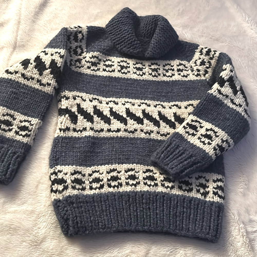 Women’s Siwash newly knitted size small